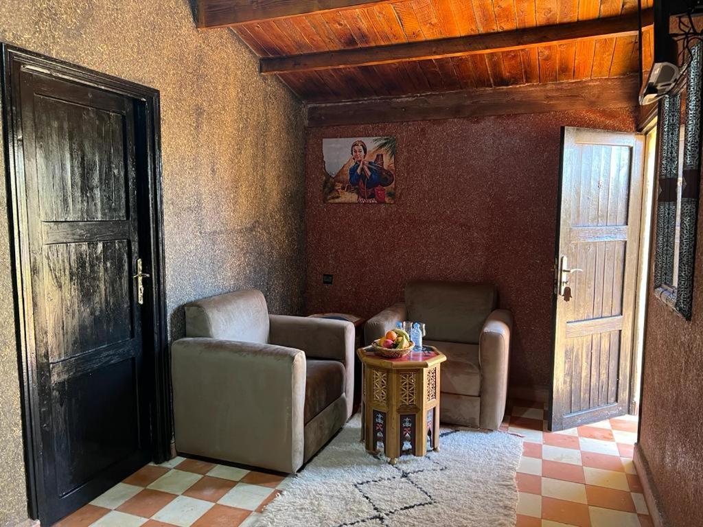 Dar Alfourssane Ferme D'Hote 우아르자자테 외부 사진